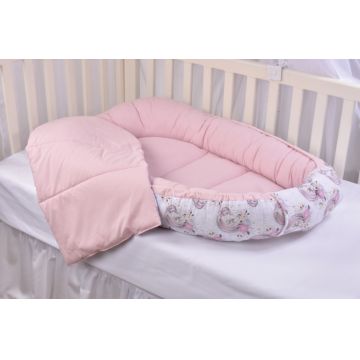 Set 4 piese babynest model unicorni roz pal cu paturica plus roz