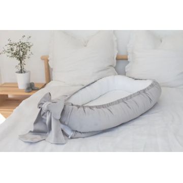 Suport de dormit Babynest Premium Bumbac Organic 80x50 cm Catifea Gri Deschis cu Funda