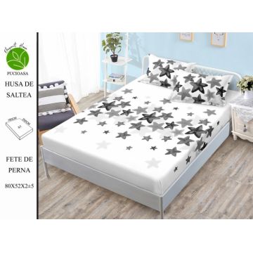 Husa de pat cu elastic 180x200 din Bumbac Finet + 2 Fete de Perna - Stelute Negru Gri